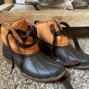 Sperry pair of boots